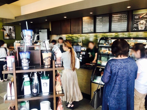 スターバックスコーヒー 上里sa 上り線 店 の サラダラップ サーモン クリームチーズ 他 さいつうグルメ 埼北つうしん さいつう